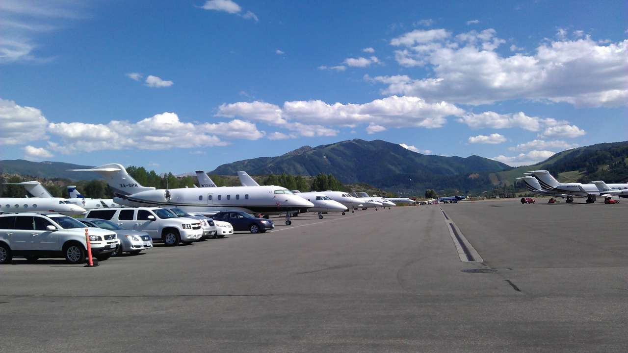 Aspen airport - Private jet country